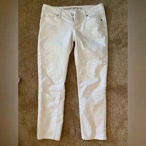 White cropped pants
